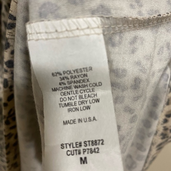 NWOT Hailey & Co women’s short sleeve top medium - Picture 6 of 7